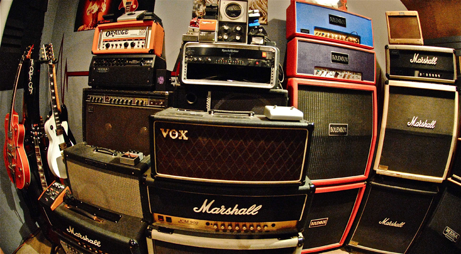 Tube amps galore.  The studio has a giant collection.